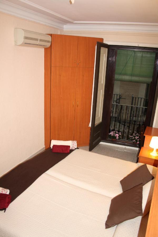 PENSIÓN Colmenero Barcelona Habitación foto