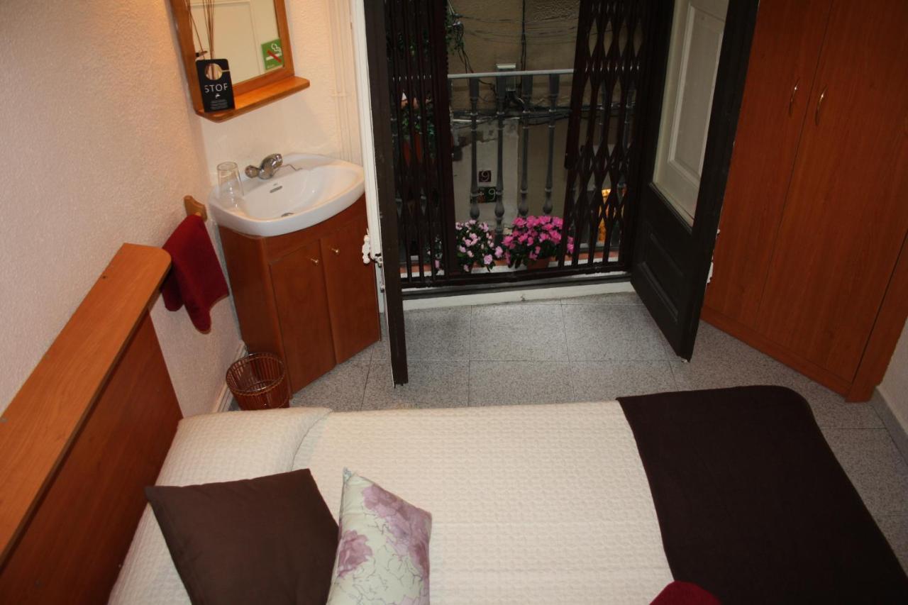 PENSIÓN Colmenero Barcelona Habitación foto